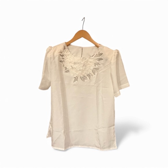 Vtg 80s Susan Hutton Embroidered Floral Neckline Short Sleeve Top 12 fits M - Picture 1 of 3